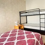 Grand Appartement Avec Balcon Et Parking Gratuit Sur Place
