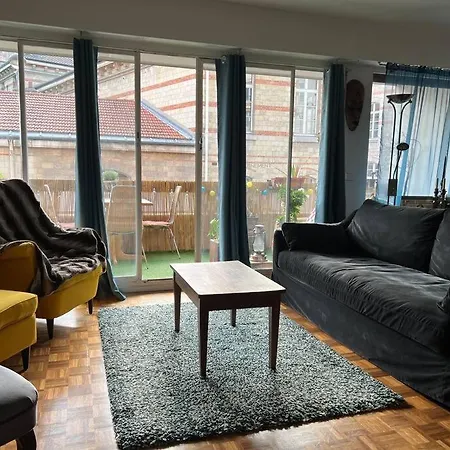 Grand Avec Balcon Et Parking Gratuit Sur Place Appartamento *