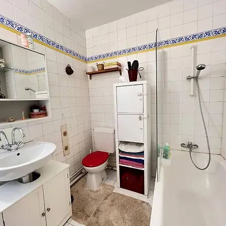 Grand Avec Balcon Et Parking Gratuit Sur Place Appartamento Parigi