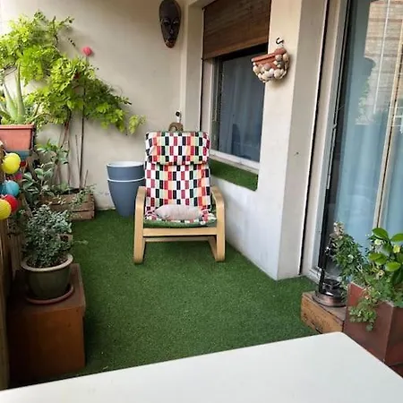 Grand Avec Balcon Et Parking Gratuit Sur Place Appartamento Parigi