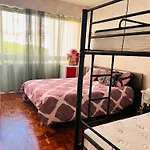 Grand Appartement Avec Balcon Et Parking Gratuit Sur Place