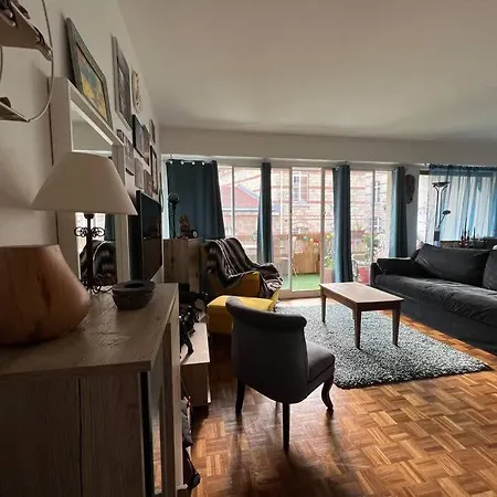 Grand Avec Balcon Et Parking Gratuit Sur Place * Paris