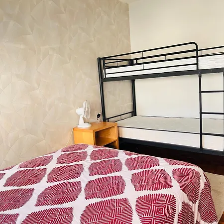 Grand Avec Balcon Et Parking Gratuit Sur Place Apartment Paris